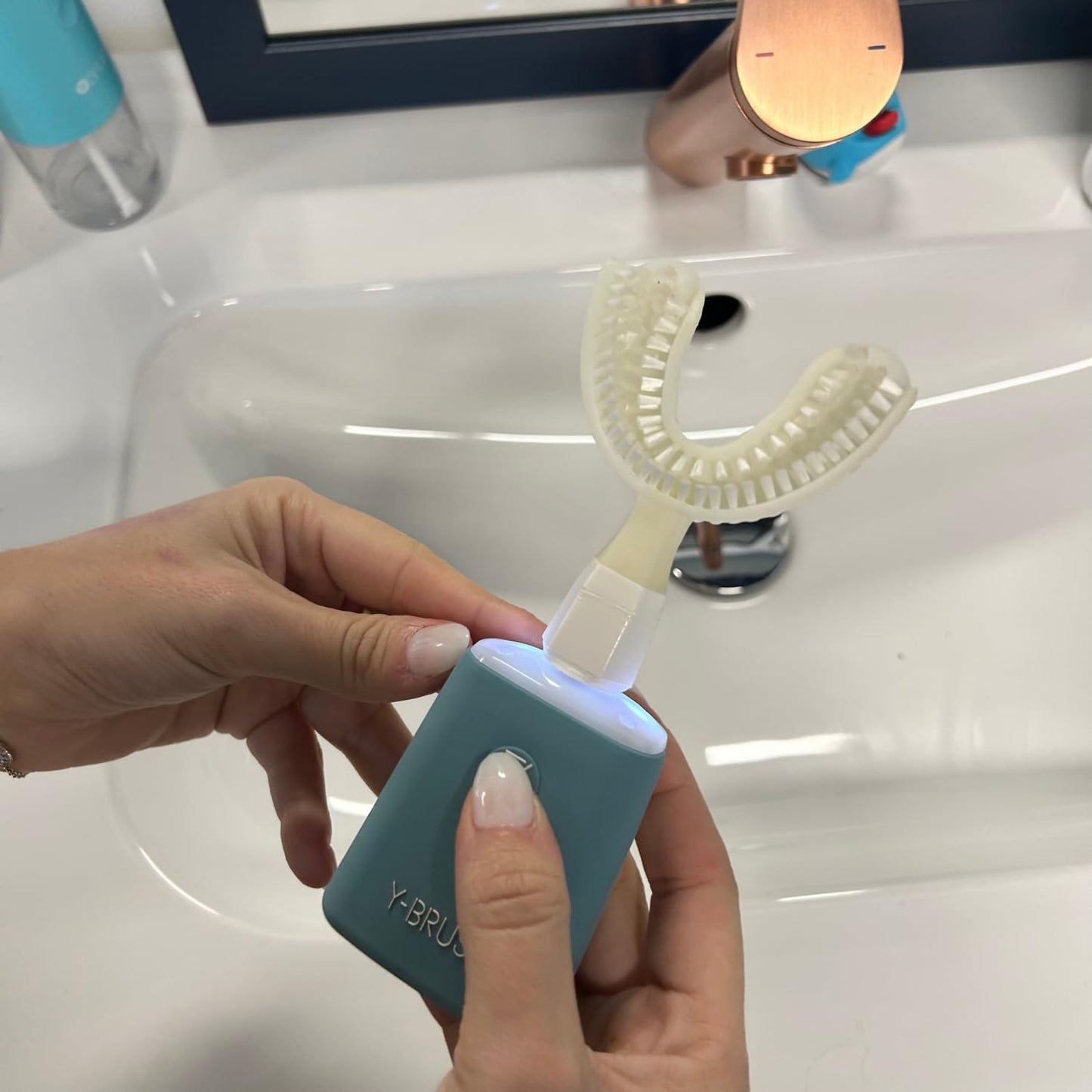 New Y-Brush Essential – Elektrische Schallzahnbürste – Automatisch – 3 Monate Akkulaufzeit – 2 Vibrationsmodi – Essential-Pack für Erwachsene