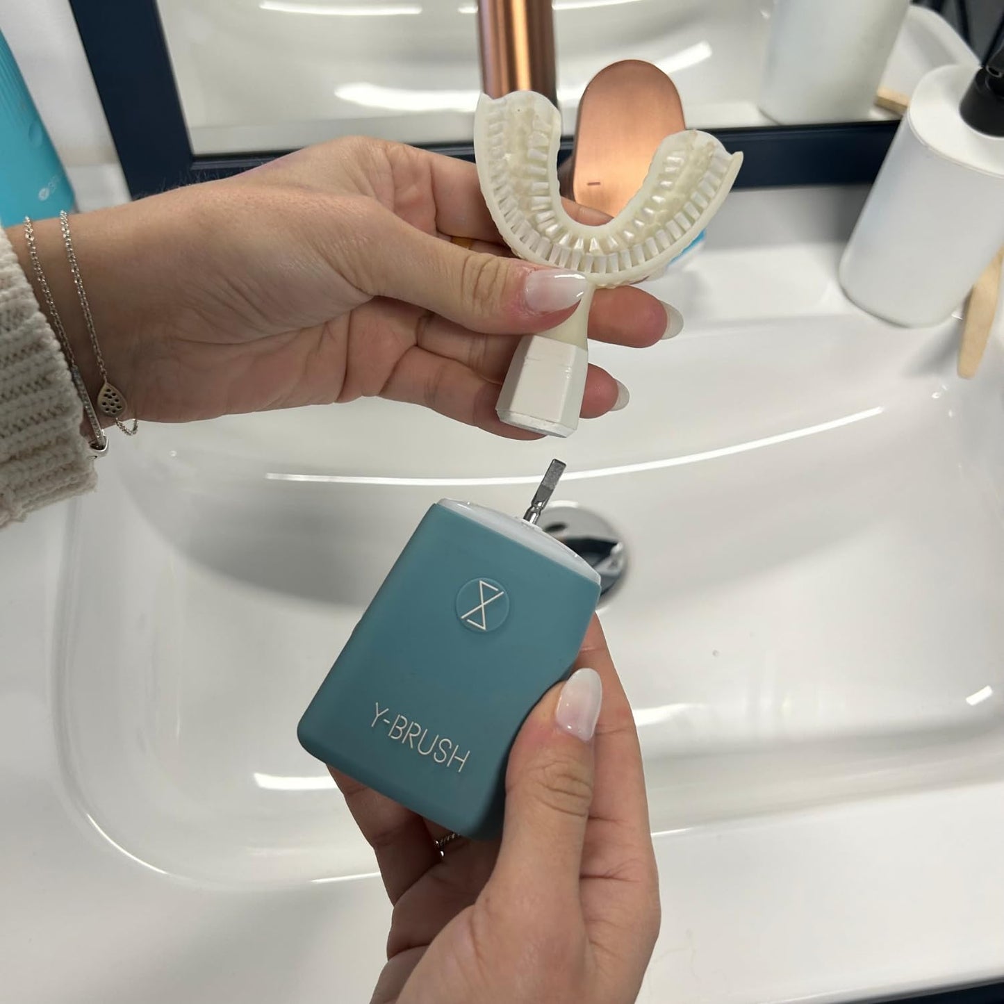 New Y-Brush Essential – Elektrische Schallzahnbürste – Automatisch – 3 Monate Akkulaufzeit – 2 Vibrationsmodi – Essential-Pack für Erwachsene