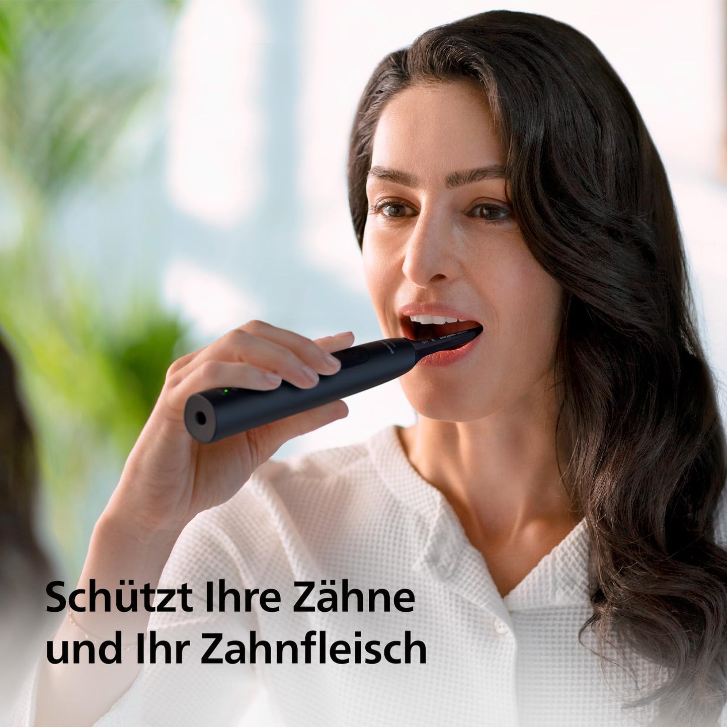 Philips Sonicare 4100 – elektrische Sonicare Zahnbürste für Erwachsene mit 1 x Philips W2 Optimal White Bürstenkopf in Schwarz, schlankem Reiseetui und USB-Ladegerät (Modell HX3683/54)