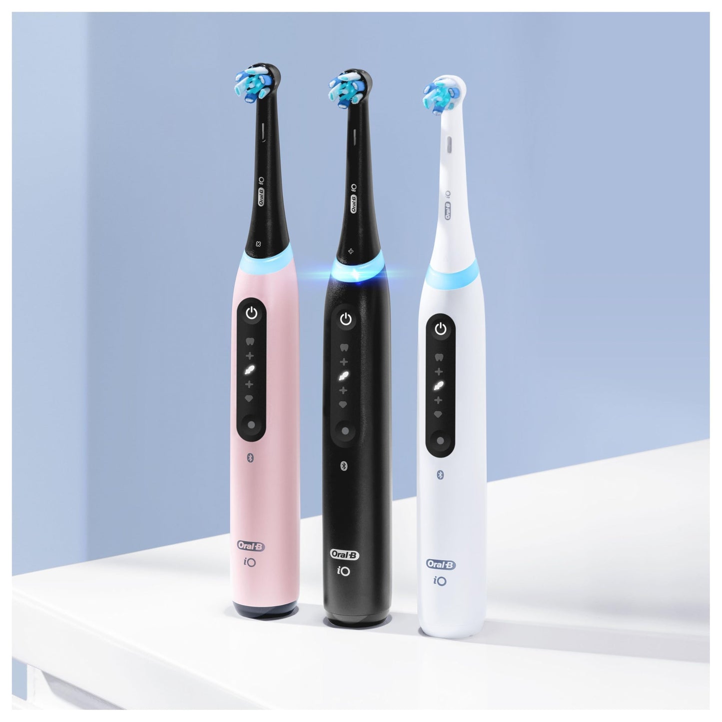 Oral-B iO Series 5 Elektrische Zahnbürste/Electric Toothbrush, Doppelpack, Magnet-Technologie, 2 Aufsteckbürsten, 5 Putzmodi für Zahnpflege, LED-Anzeige & Reiseetui, Designed by Braun, black/white